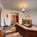 Gutsulia Отель
